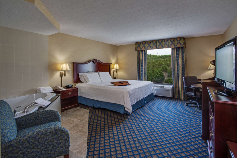 Bedroom 3, Hampton Inn Clearfield, Clearfield
