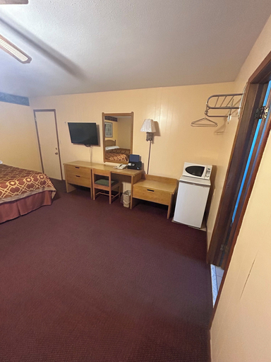 Bedroom 2, Royal Rest Motel, Lucas