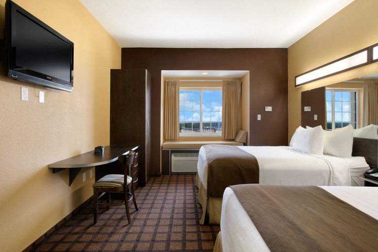 Bedroom 4, Microtel Inn & Suites by Wyndham Quincy Downtown/River Area, Adams