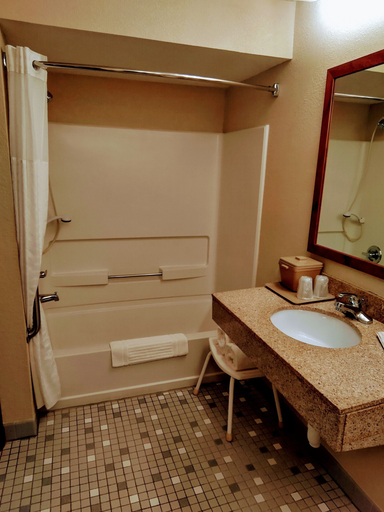 Bathroom 4, Comfort Inn Bellefontaine, Logan