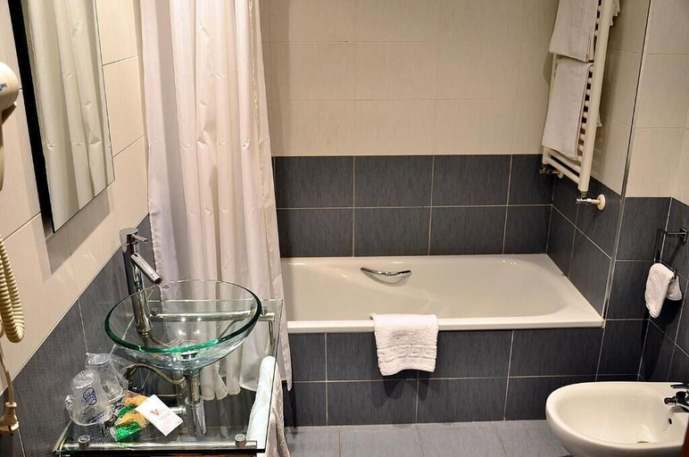 Bathroom 4, Hospedium Hotel Vittoria Colonna, Valladolid