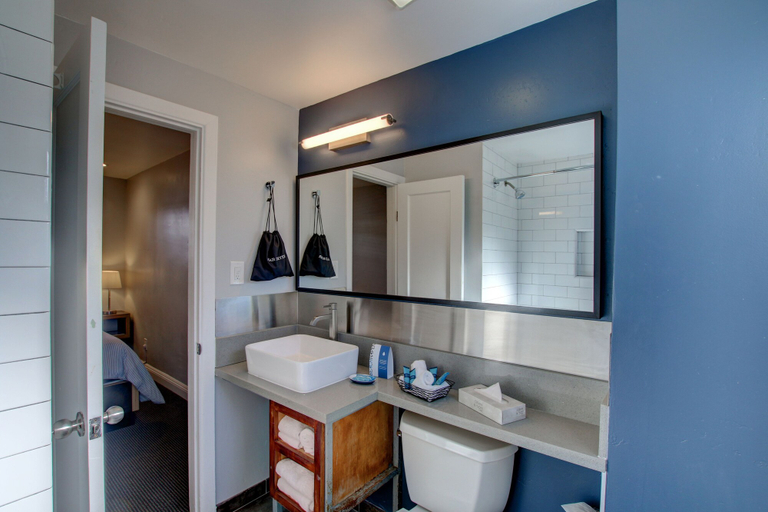 Bathroom 3, Beach Haven Inn, San Diego