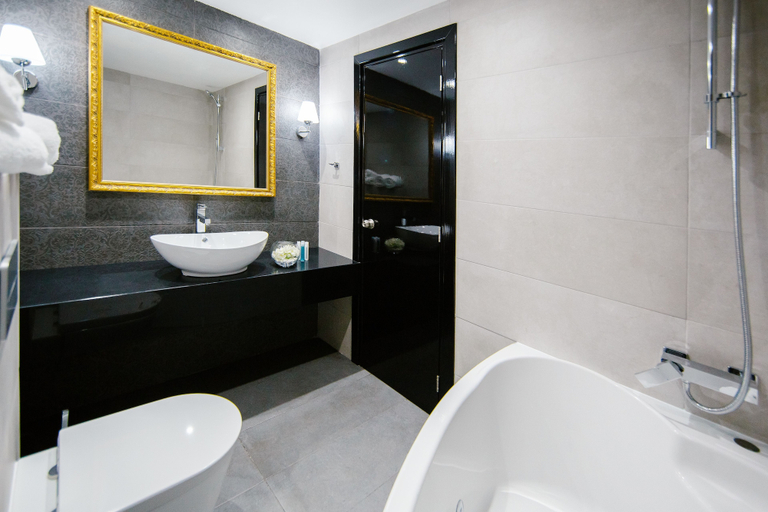 Bathroom 3, Qbic City Hotel, Larnaca