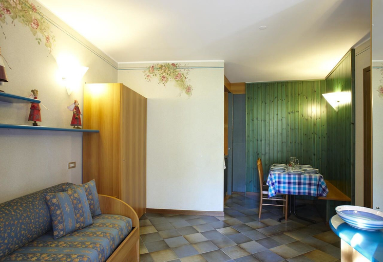 Others 3, Residence Mirelladue, Brescia