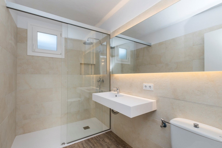 Bathroom 4, Apartamentos Playa de Canutells, Baleares