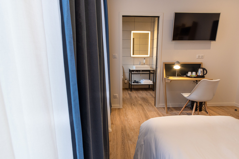 Bedroom 2, Mayrena Hotel, Seine-Maritime