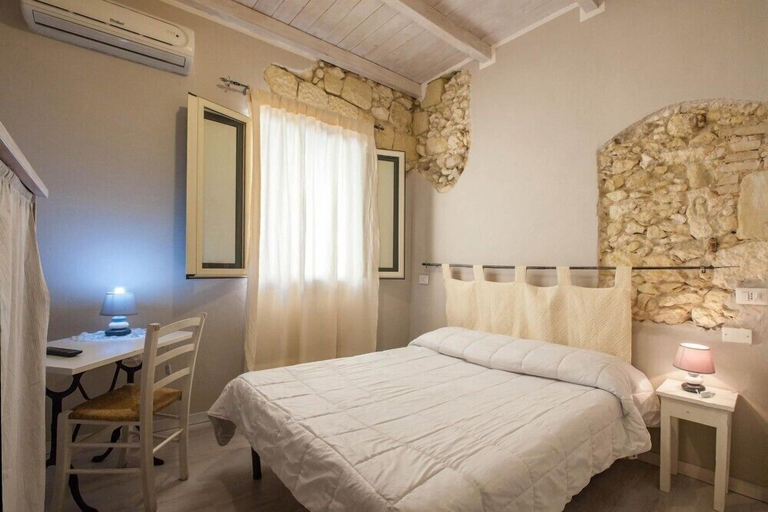 Bedroom 1, Aurora, Cagliari
