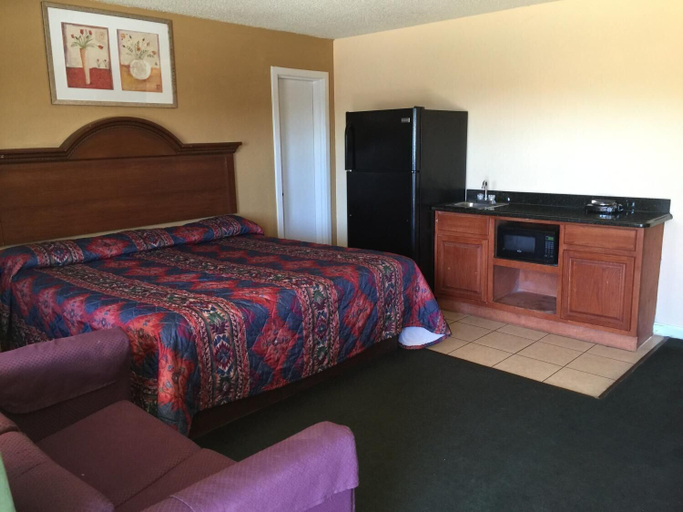 Bedroom 4, La Vista Inn, Curry