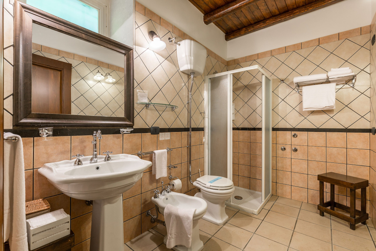 Bathroom 5, La Muraglia, Ragusa