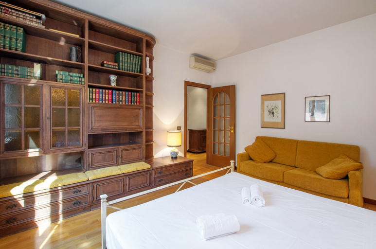 Bedroom 2, Monginevra Old Fashioned House, Roma