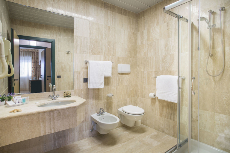 Bathroom 5, Astoria Suite Hotel, Rimini