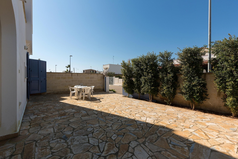 Others 5, Villetta Raffaele, Lecce