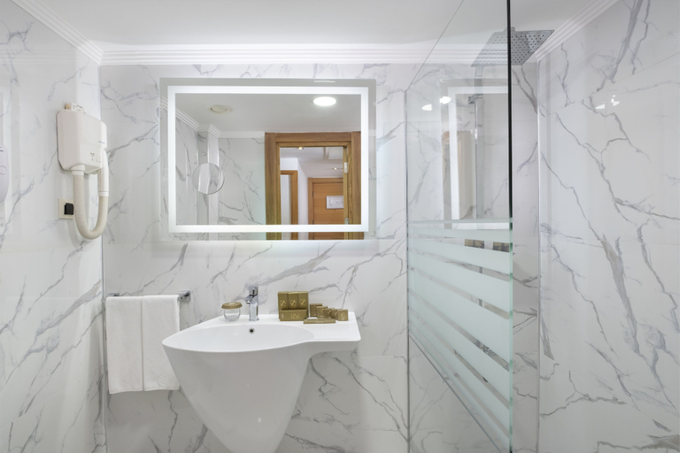 Bathroom 5, Delta Hotels by Marriott Antalya Lara, Antalya