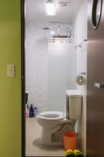 Bathroom 3, We Guest House - Hostel, Haeundae