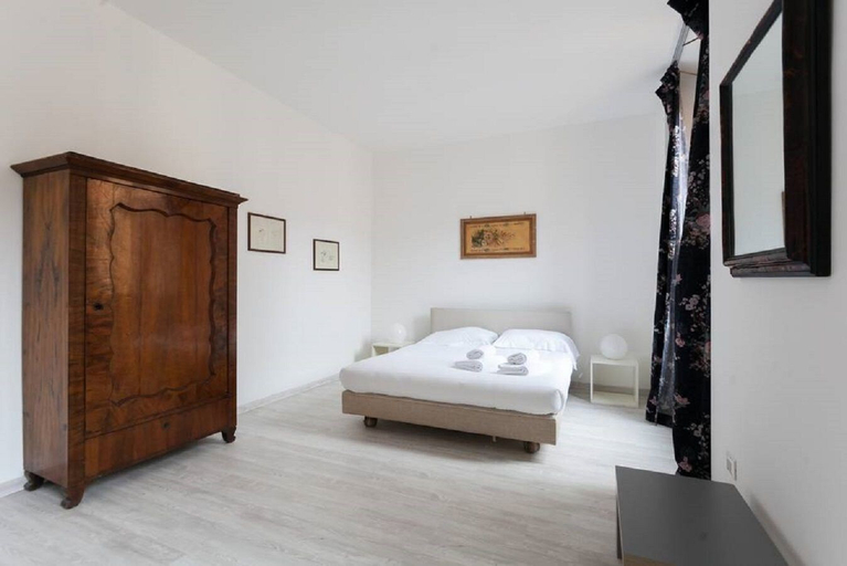 Room 2, Amedei Apartment int 7, Milano
