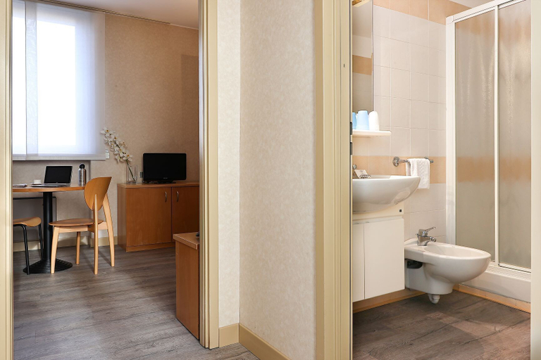 Bathroom 5, Residence Cimarosa, Milano