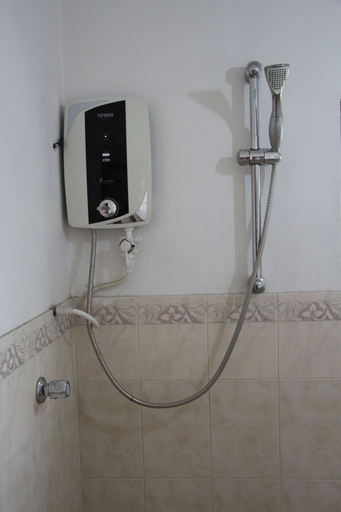 Bathroom 4, Holiday Guest Inn, Negombo