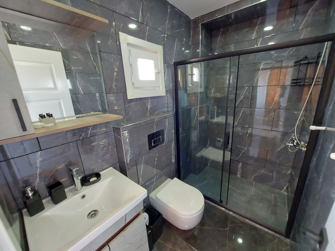 Bathroom 5, Peker Hotel, Fatih