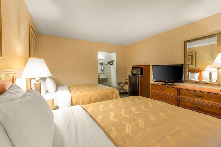 Bedroom 4, Rodeway Inn McDonough South I-75, Henry