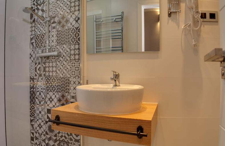Bathroom 4, Suites You Platinum, Madrid