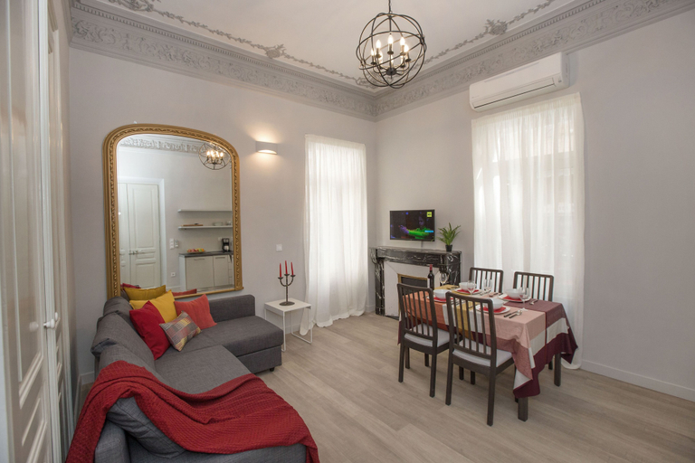 Others 5, Magnificent neoclassical apt in Syntagma-Plaka by GHH, Attica