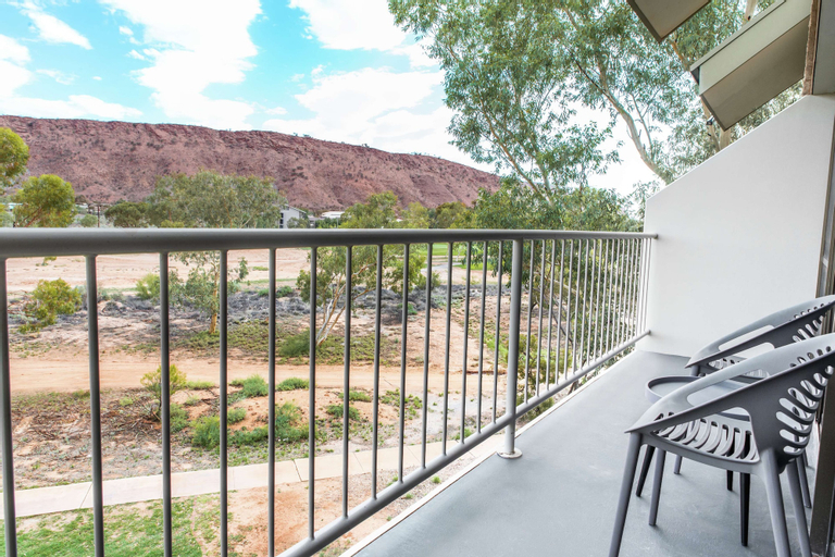 Exterior & Views 11