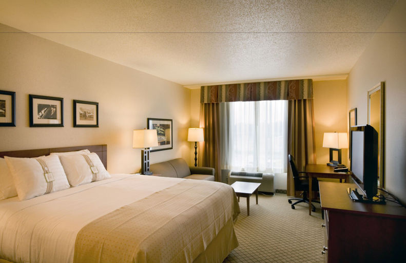 Bedroom 5, Holiday Inn PURDUE - FORT WAYNE by IHG, Allen