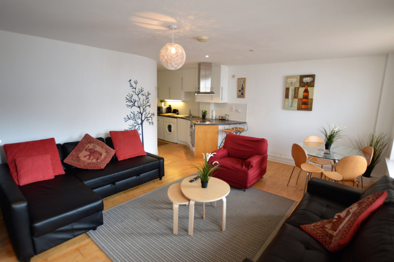 Others 3, MetroStays - Stephen's Green 7-2, Dublin