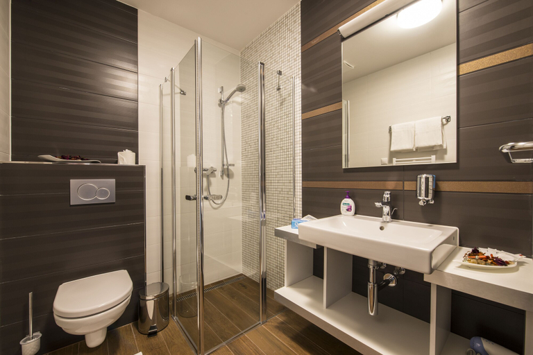 Bathroom 5, Boutique Hotel Villa ZAUBER, Poprad