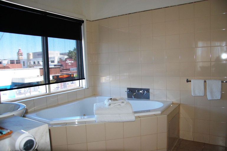 Bathroom 5, Mercure Hotel Mildura, Mildura - Pt A