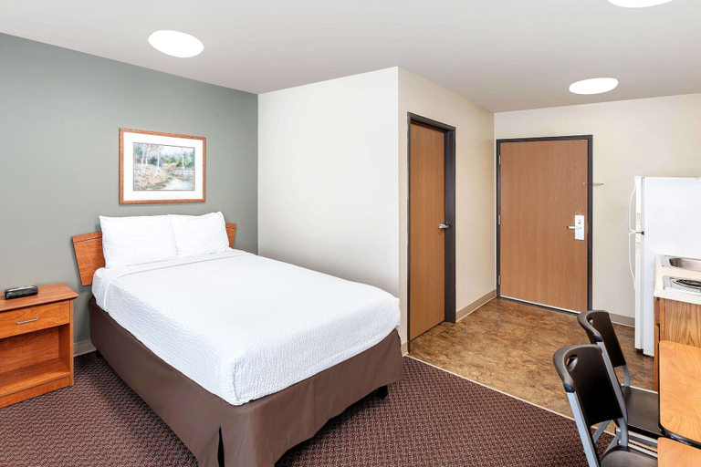 Bedroom 3, WoodSpring Suites Sioux Falls, Minnehaha