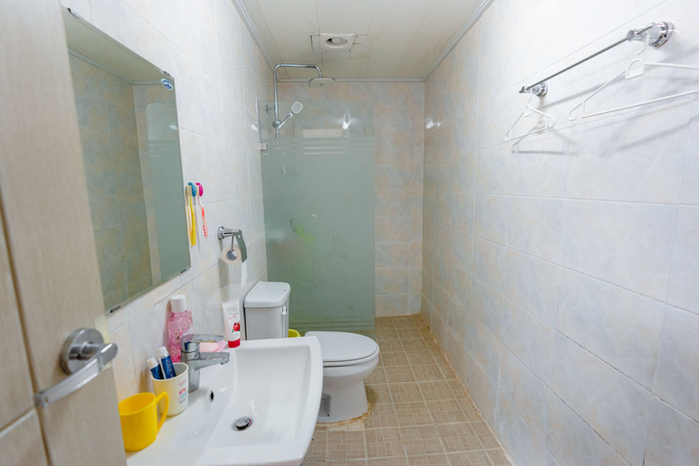 Bathroom 3, Panda Guesthouse - Hostel, Buk