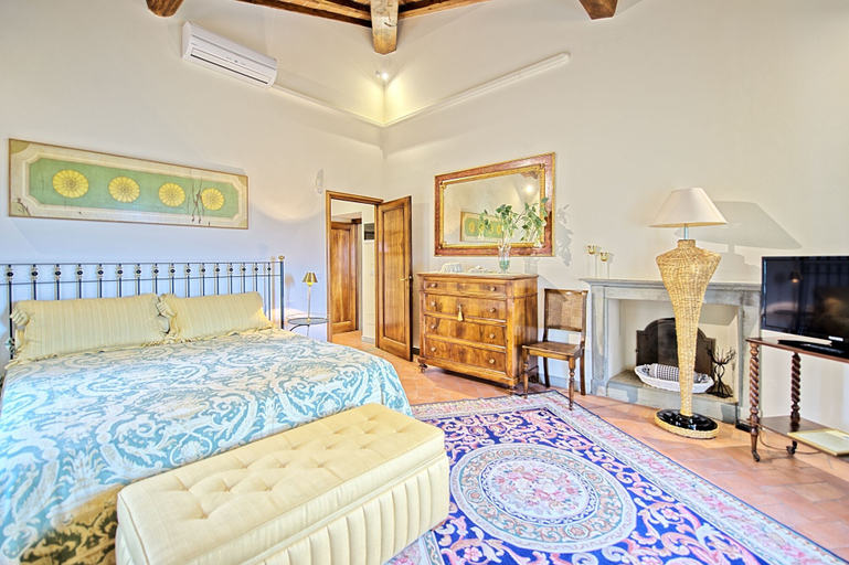 Room 4, Campoli, Florence