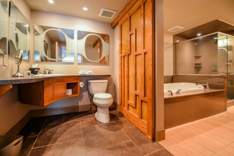 Bathroom 5, Bentley's Inn, Perth
