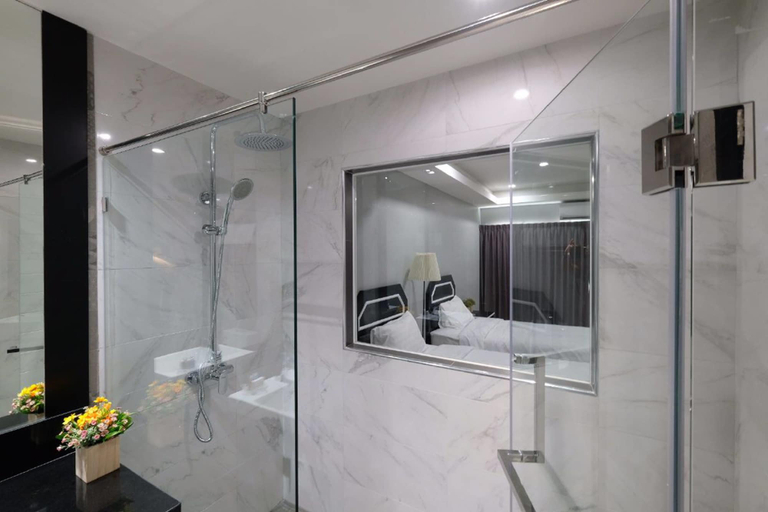 Bathroom 4, The Tung, Pattaya