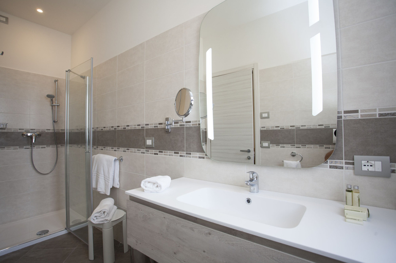 Bathroom 5, Hotel Bella Lazise, Verona