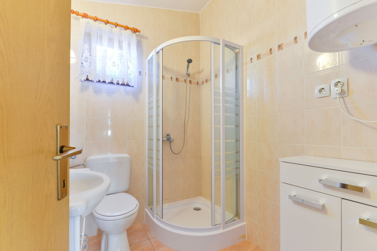 Bathroom 3, Apartement Delac, Vir
