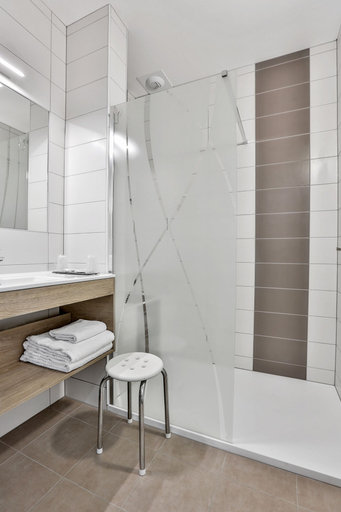 Bathroom 5, Hotel Le Mas Del Pechs, Dordogne
