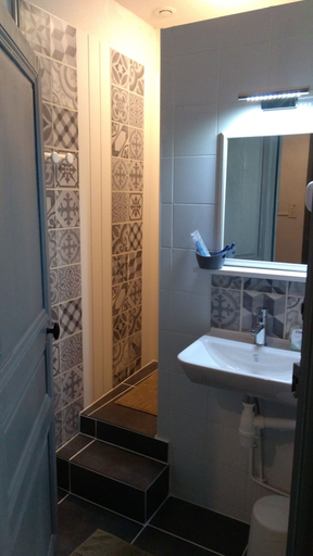 Bathroom 4, Mauguio Center Hôtel, Hérault