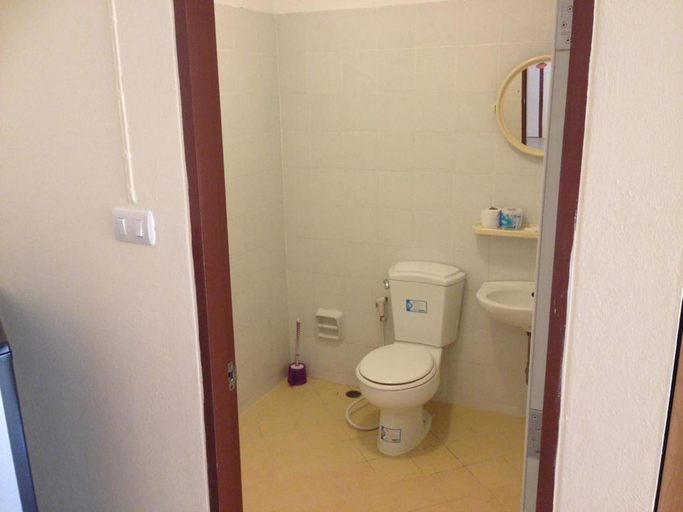 Bathroom 4, Concordia Guesthouse, Pattaya