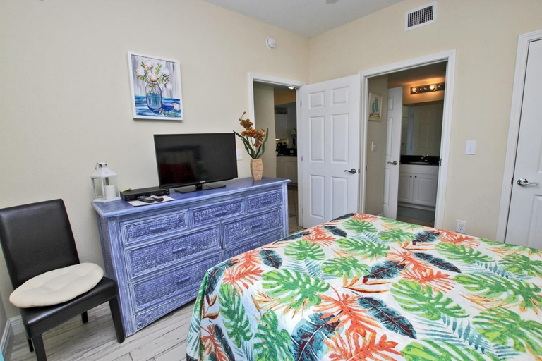 Bedroom 2, Crystal Tower 1002, Baldwin
