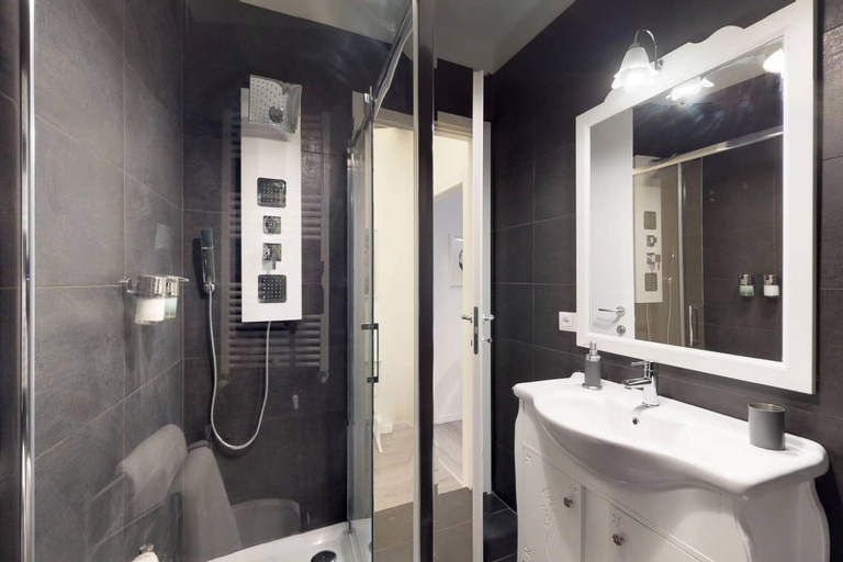 Others 4, Luxury 2 bedrooms apartment, Milano