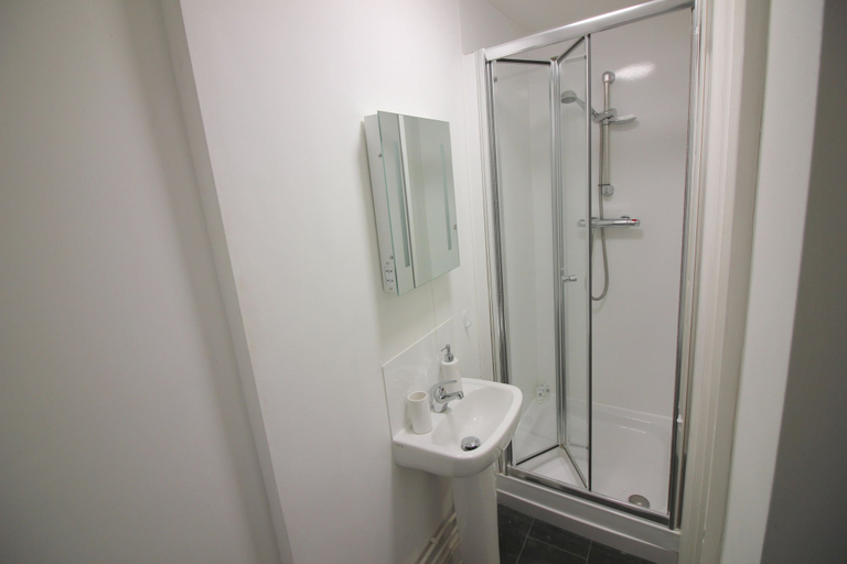 Bathroom 3, Cambridge City Rooms by Paymán Club, Cambridgeshire