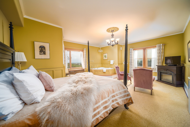 Bedroom 4, Dashwood Manor Seaside Bed & Breakfast, Capital