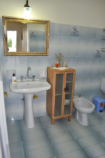 Bathroom 5, Lemoni Apartments, Ionian Islands