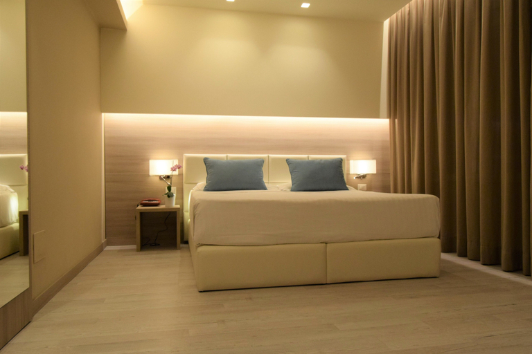 Bedroom 4, Hotel Continental, Messina