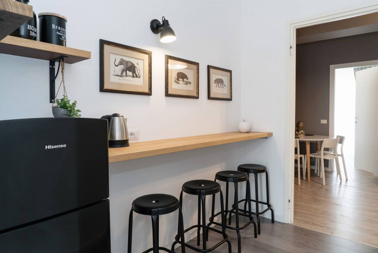 Private kitchen, Large Apartment near City Center, Milano