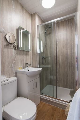 Bathroom 3, Gwesty'r Marine Hotel & Spa, Ceredigion