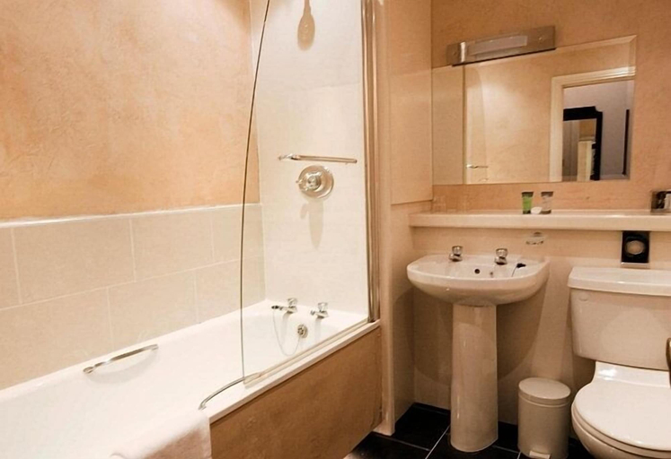 Bathroom 5, White Sands Hotel, Dublin