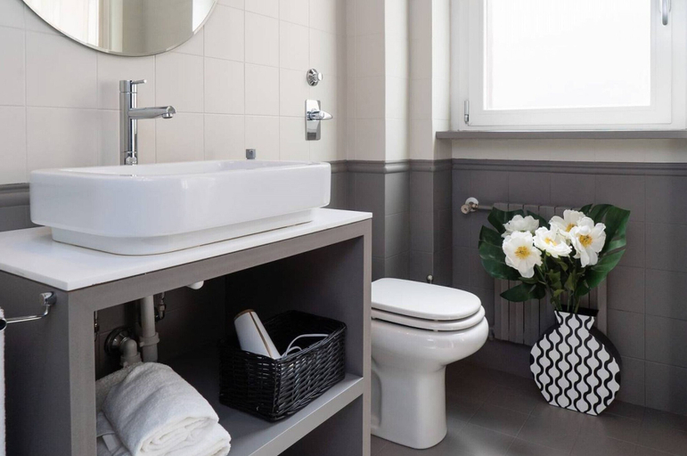 Bathroom 2, Nice Apartment near City Center, Milano
